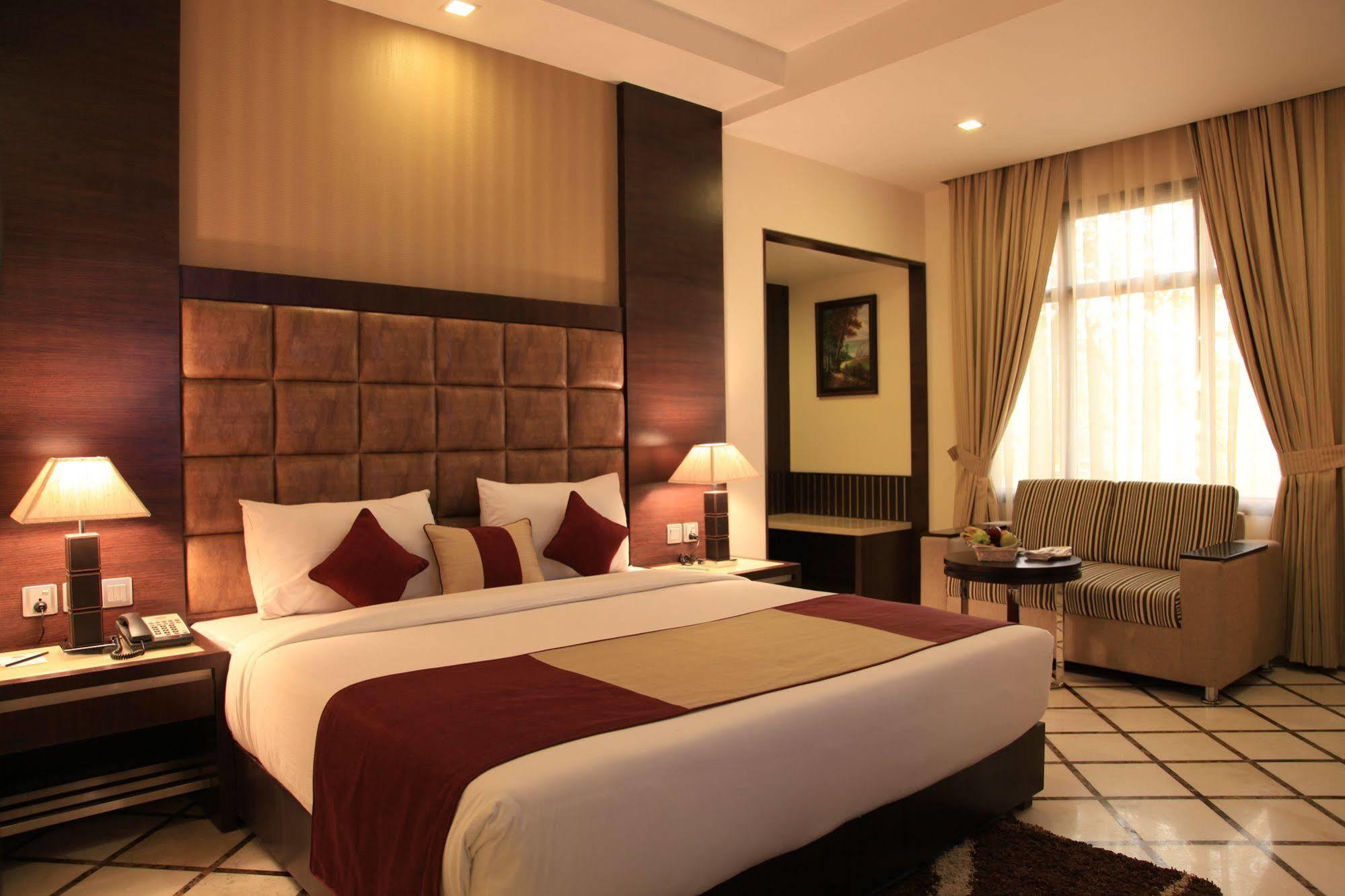Hotel Florence New Delhi Ngoại thất bức ảnh