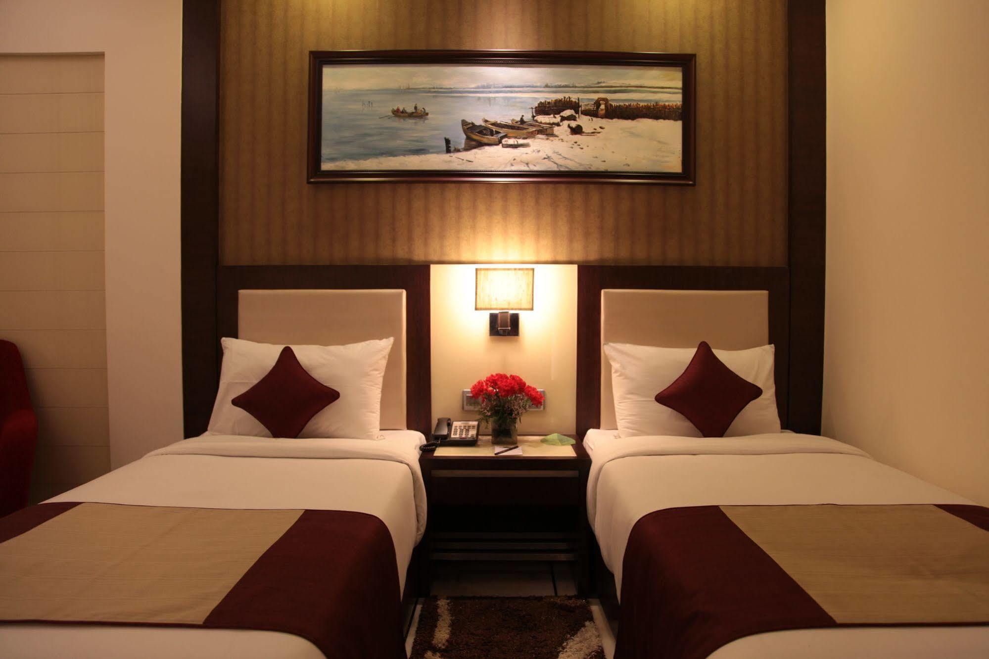 Hotel Florence New Delhi Ngoại thất bức ảnh