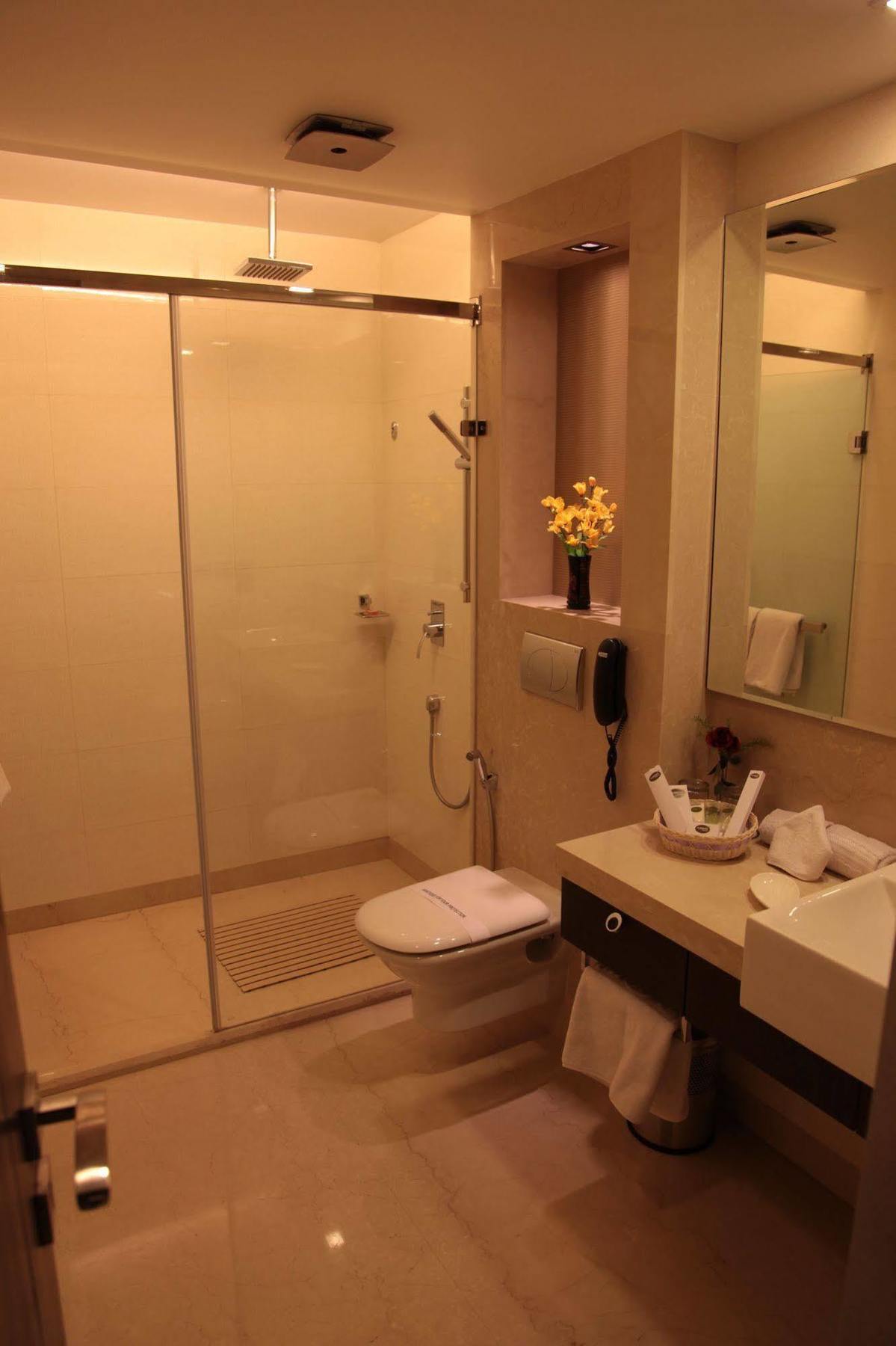 Hotel Florence New Delhi Ngoại thất bức ảnh