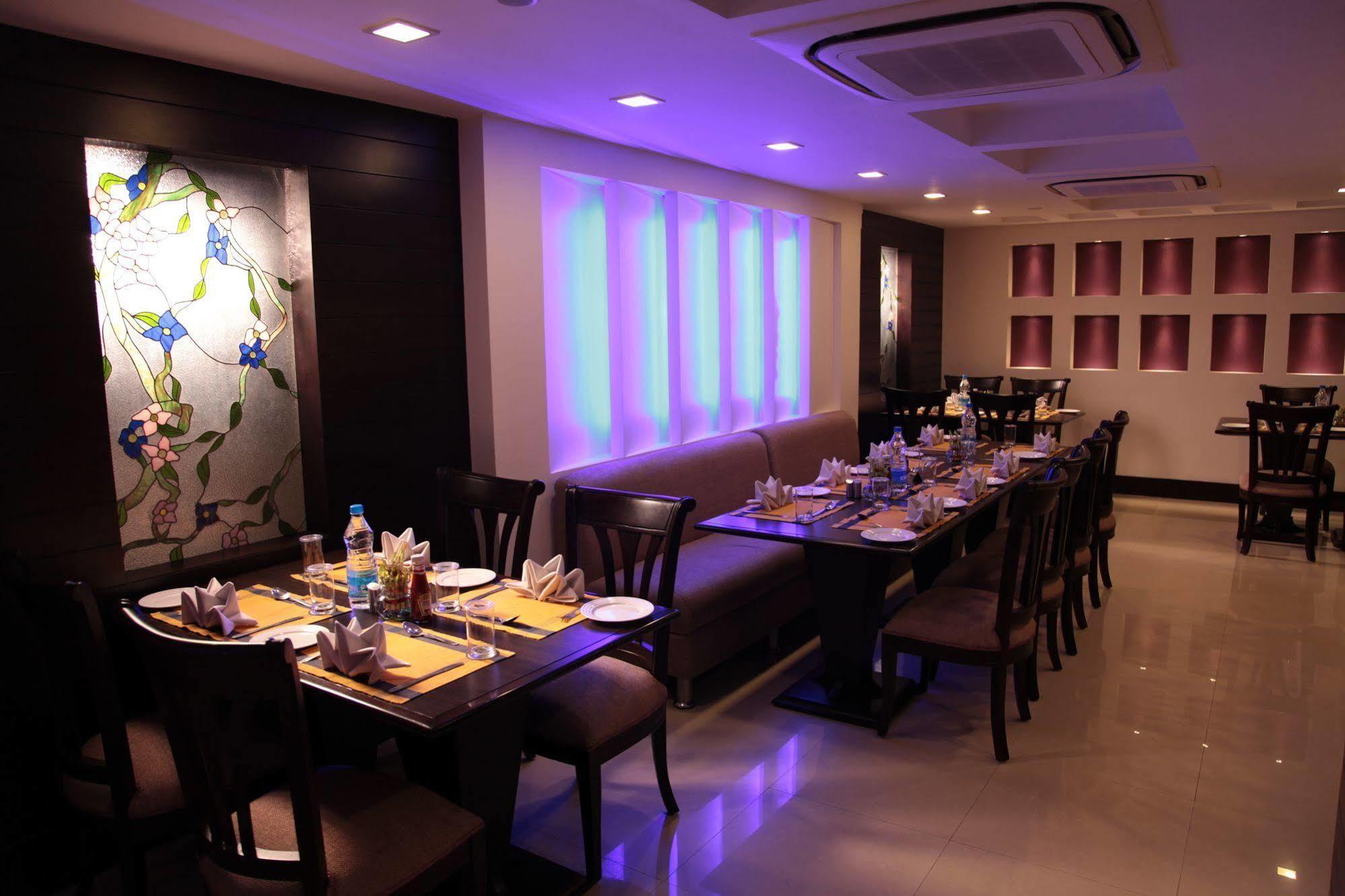 Hotel Florence New Delhi Ngoại thất bức ảnh