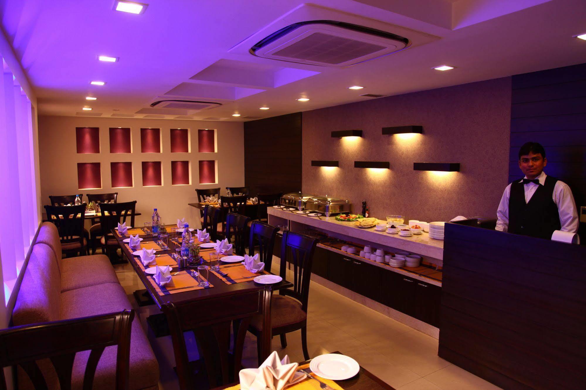 Hotel Florence New Delhi Ngoại thất bức ảnh