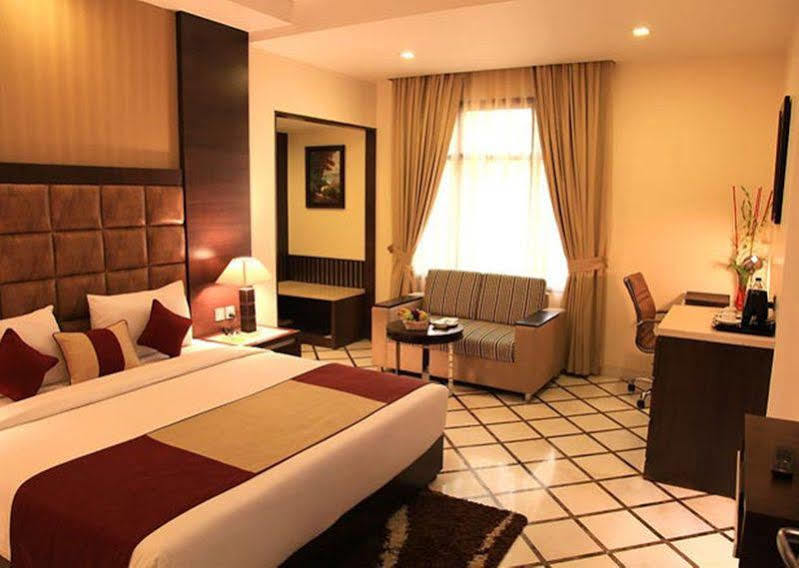 Hotel Florence New Delhi Ngoại thất bức ảnh
