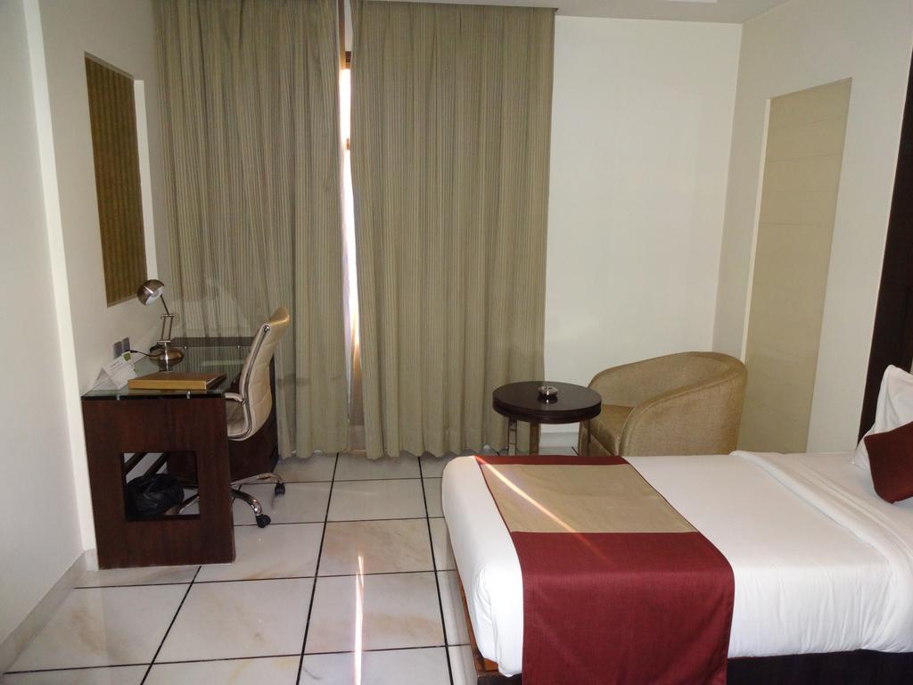 Hotel Florence New Delhi Ngoại thất bức ảnh